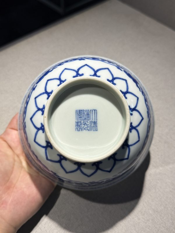 清道光 青花缠枝牡丹纹宫碗一对 - 图25
