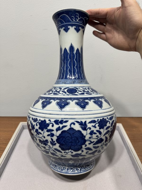 清光绪 青花缠枝莲纹玉堂春瓶 - 图5