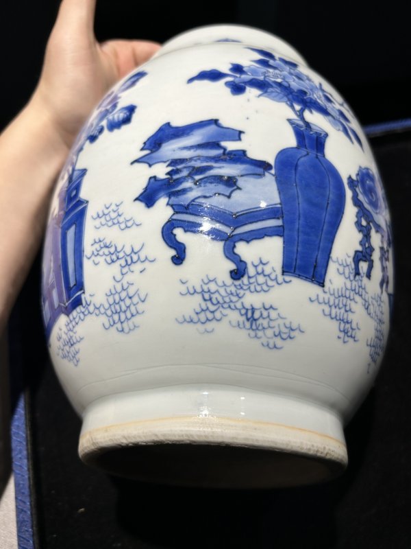 明崇祯 青花博古清供纹莲子罐 - 图7