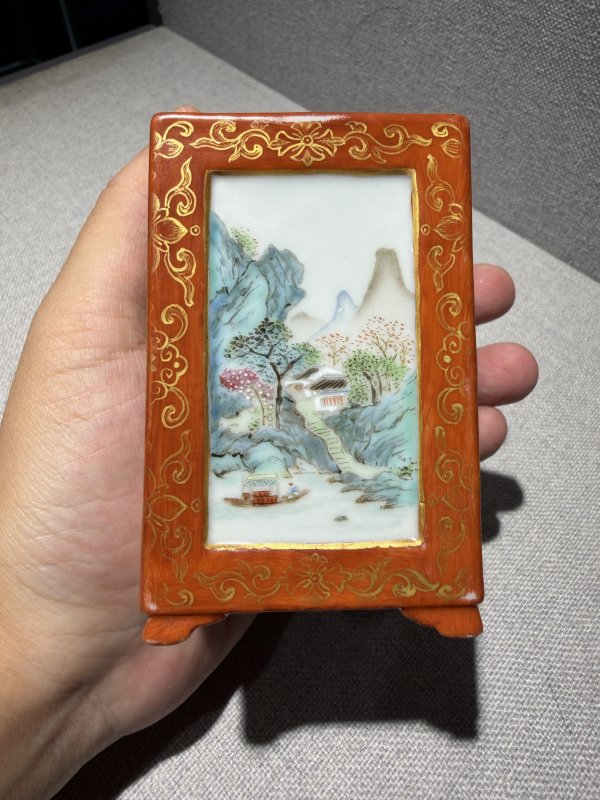 清乾隆 矾红描金开光粉彩四季山水笔筒 - 图5