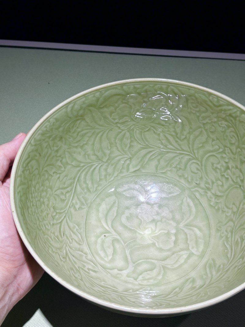 明永乐 处州龙泉窑暗刻四季花卉纹青釉碗 - 图7