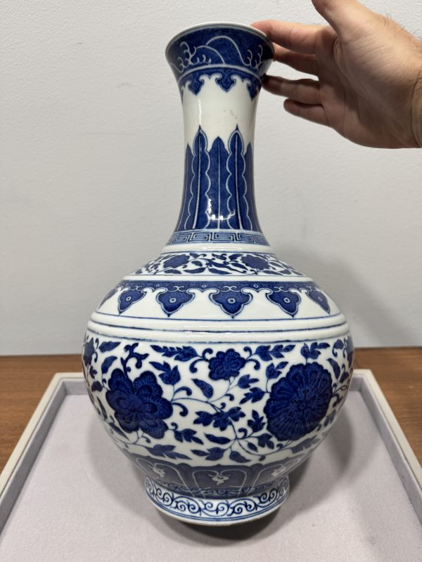 清光绪 青花缠枝莲纹玉堂春瓶 - 图7