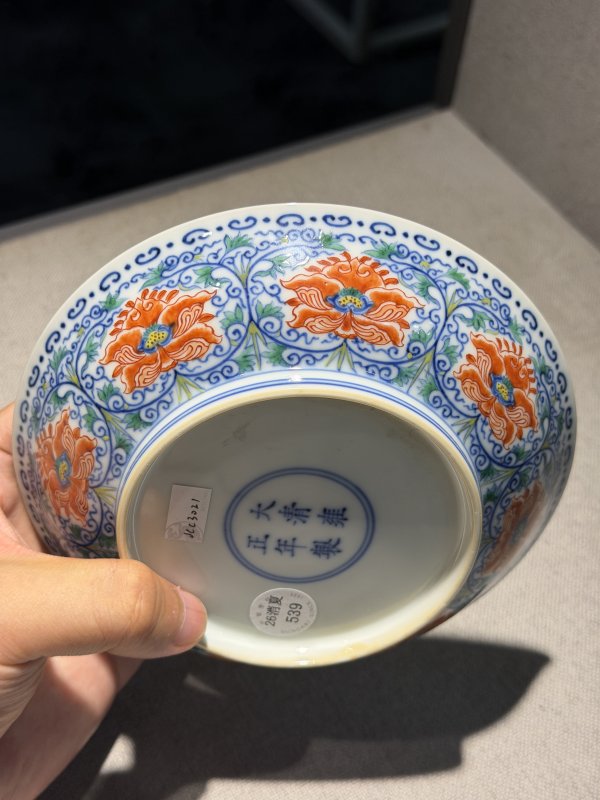 清雍正 青花五彩矾红宝相花纹盘 - 图4