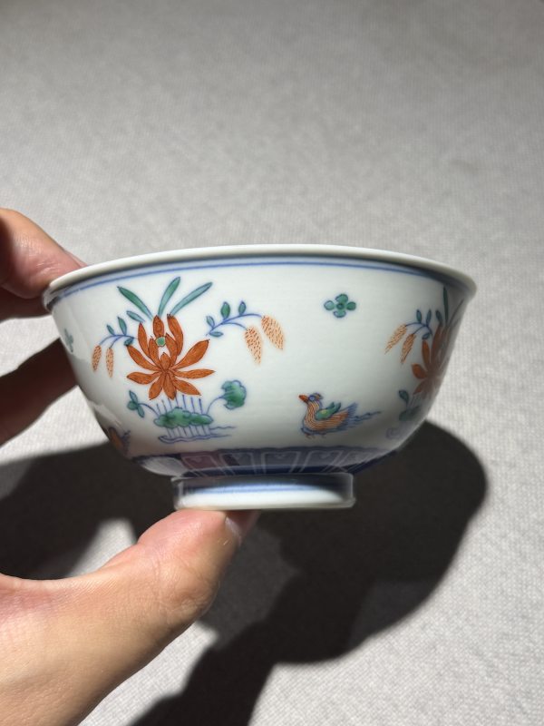 清道光 斗彩荷塘鸳鸯图碗一对 - 图20