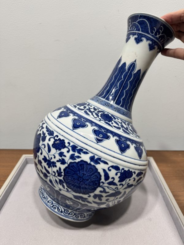 清光绪 青花缠枝莲纹玉堂春瓶 - 图8