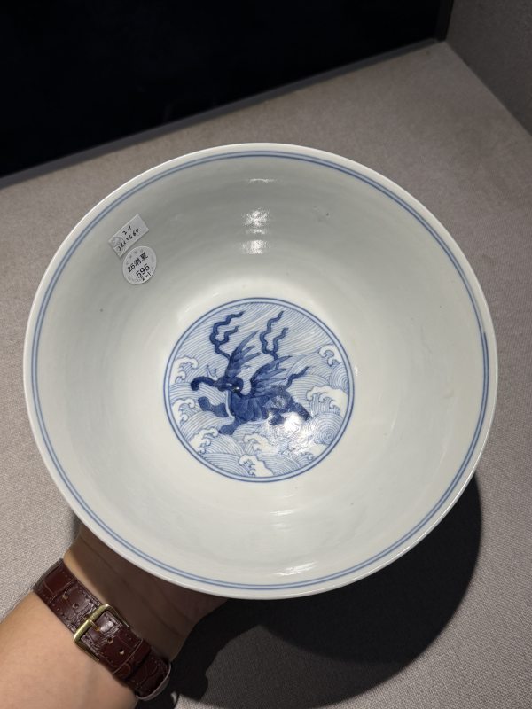 清道光 青花海水八怪图碗一对 - 图14