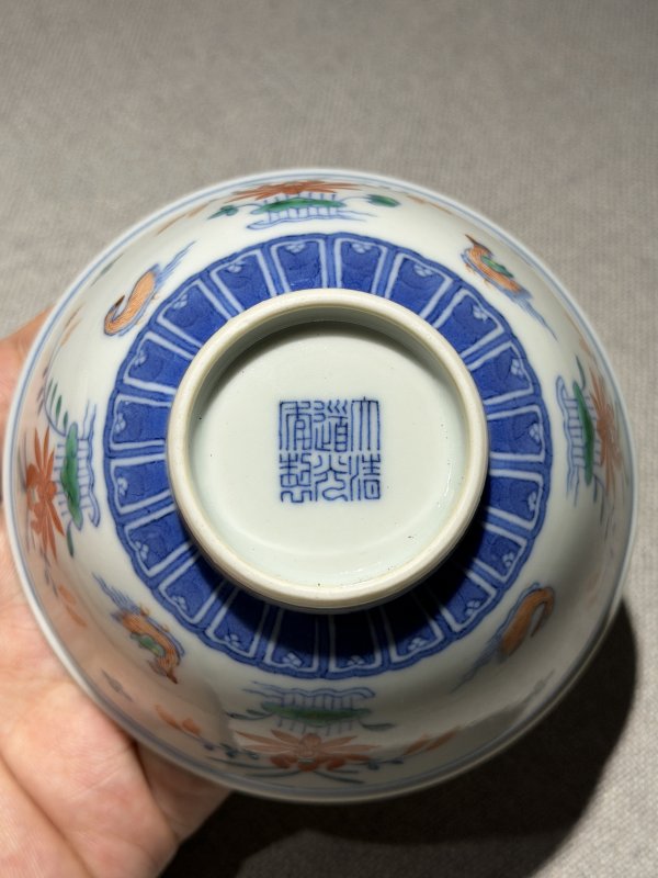 清道光 斗彩荷塘鸳鸯图碗一对 - 图21