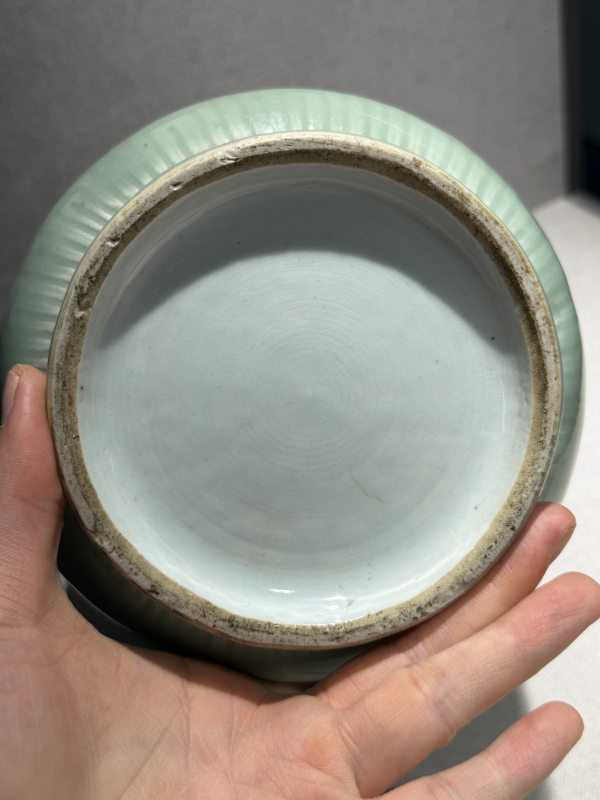 清乾隆 青釉锥拱夔龙纹灯笼尊 - 图9