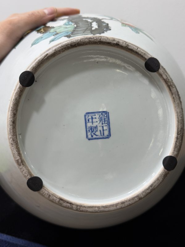 民国 粉彩瑞桃三多纹天球瓶 - 图11