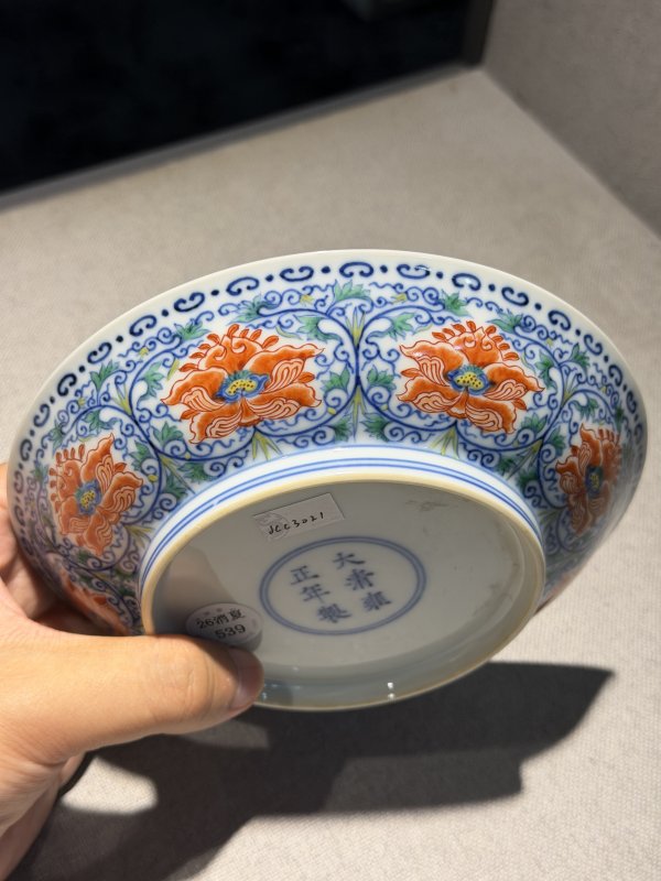 清雍正 青花五彩矾红宝相花纹盘 - 图5