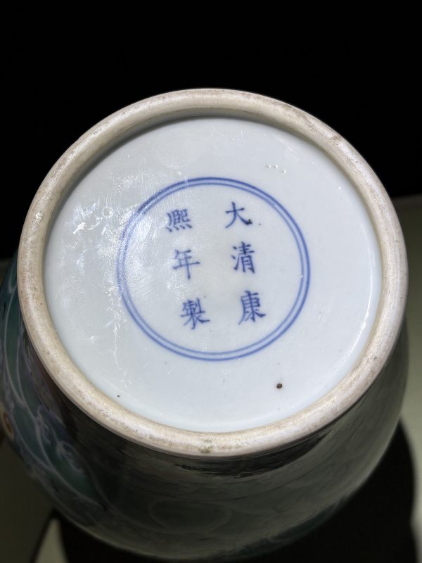 清康熙 御窑青花斗彩云龙瑞兽纹摩羯鱼耳尊 - 图9