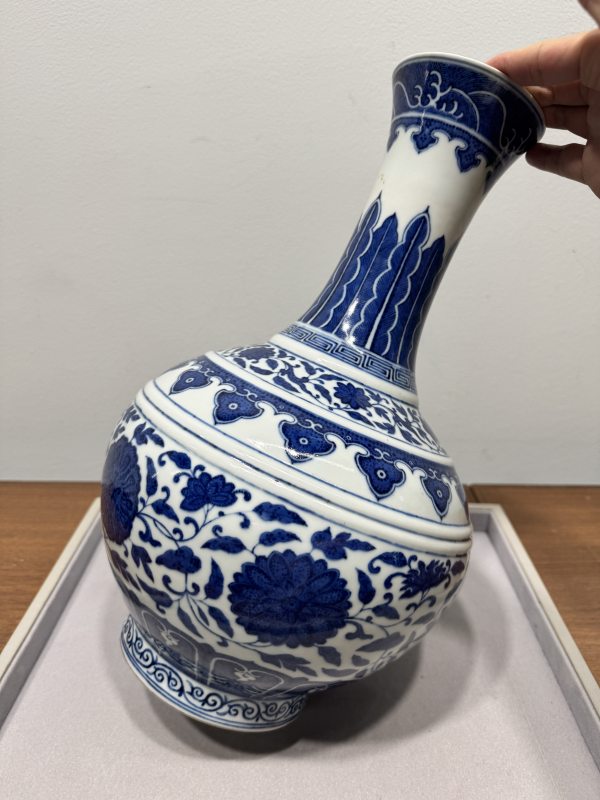 清光绪 青花缠枝莲纹玉堂春瓶 - 图9