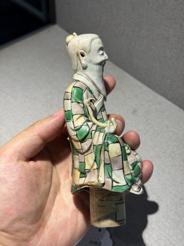 清康熙 素三彩老子出关坐像 - 图4