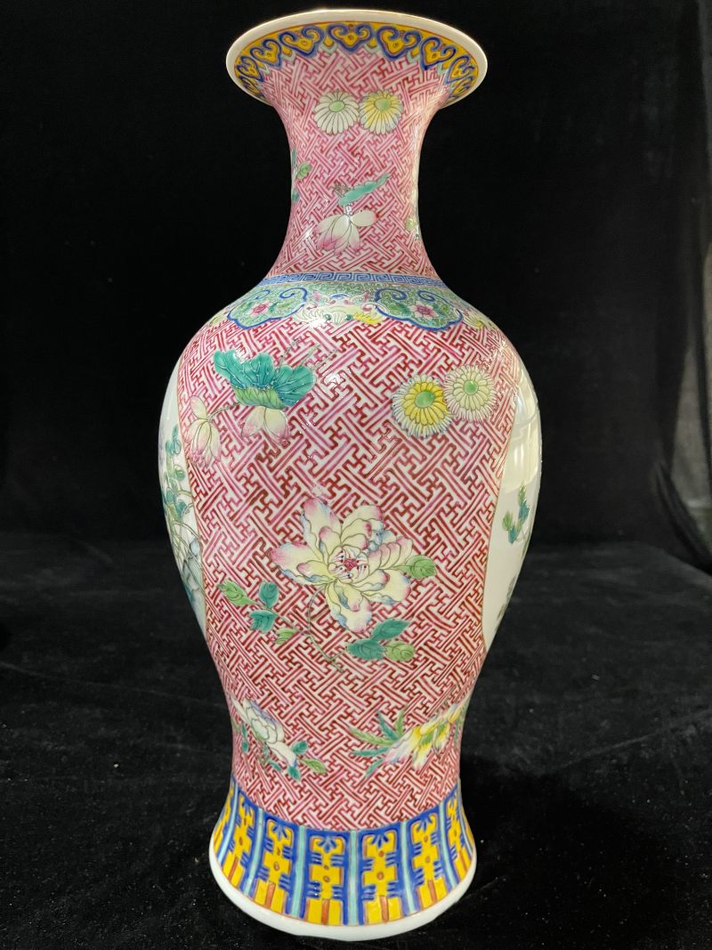 清乾隆 粉彩开窗花鸟观音瓶 - 图5