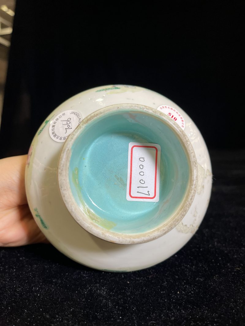 清 粉彩人物故事图荸荠瓶 - 图5