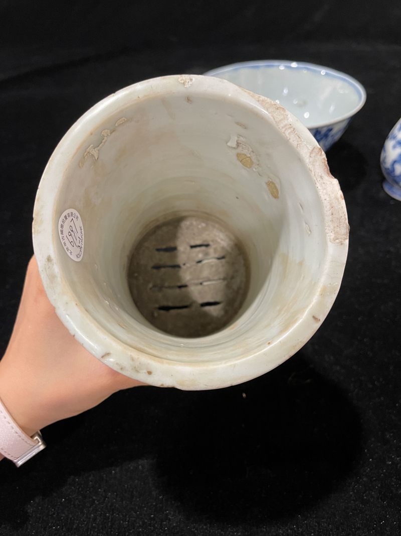 清 青花山水纹香炉、花卉纹碗、龙凤纹小瓶一组3件 - 图9