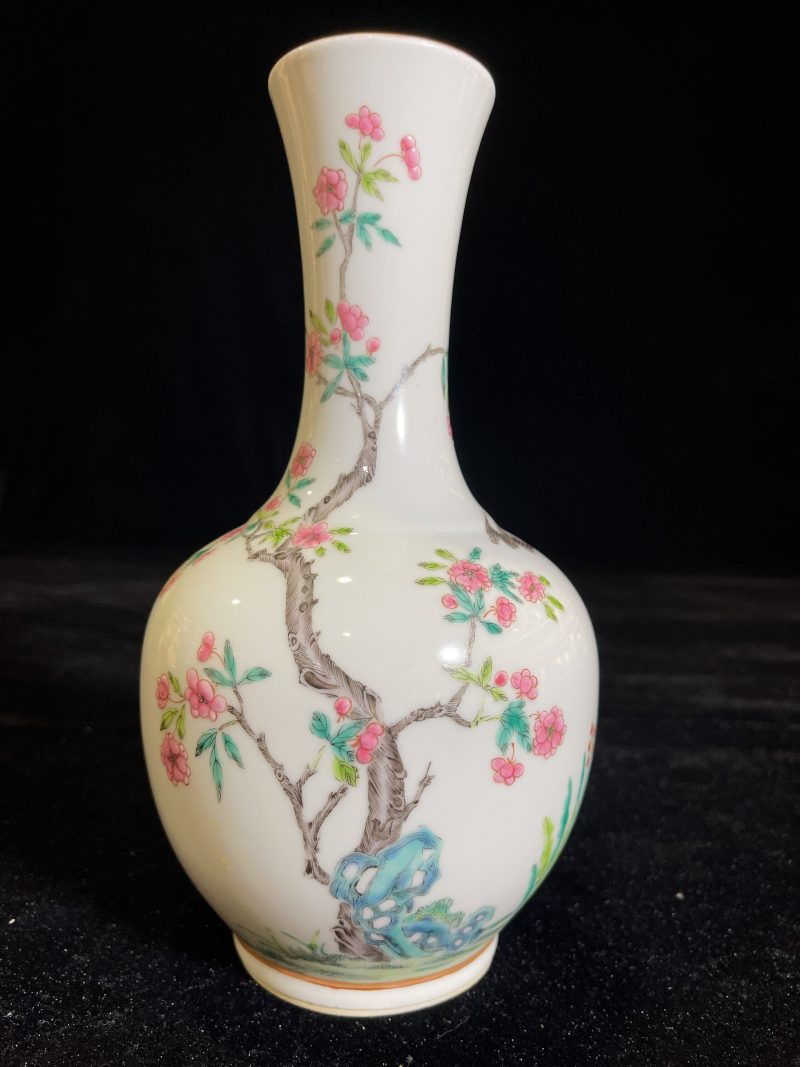 清 粉彩杏林春燕图瓶 - 图2