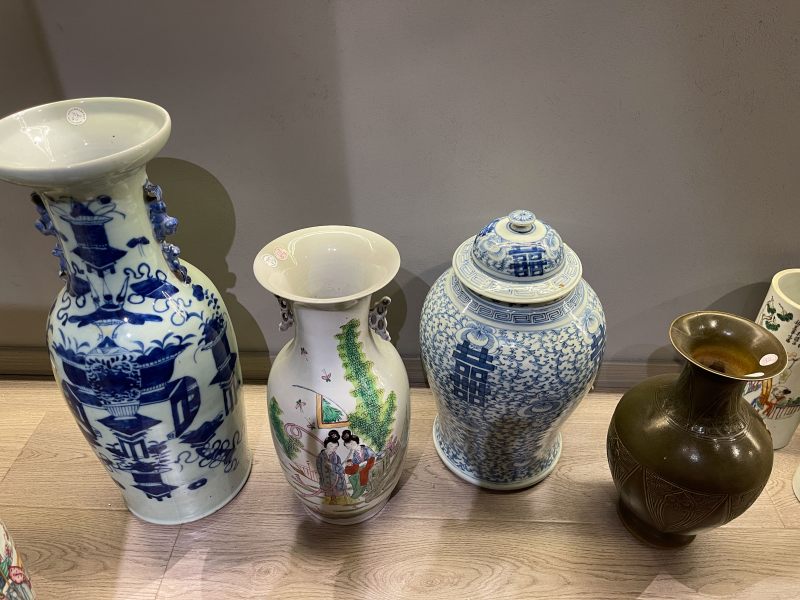 清 青花囍字罐、粉彩诗文瓶、茶叶末釉瓶、豆青釉瓶一组4件 - 图2