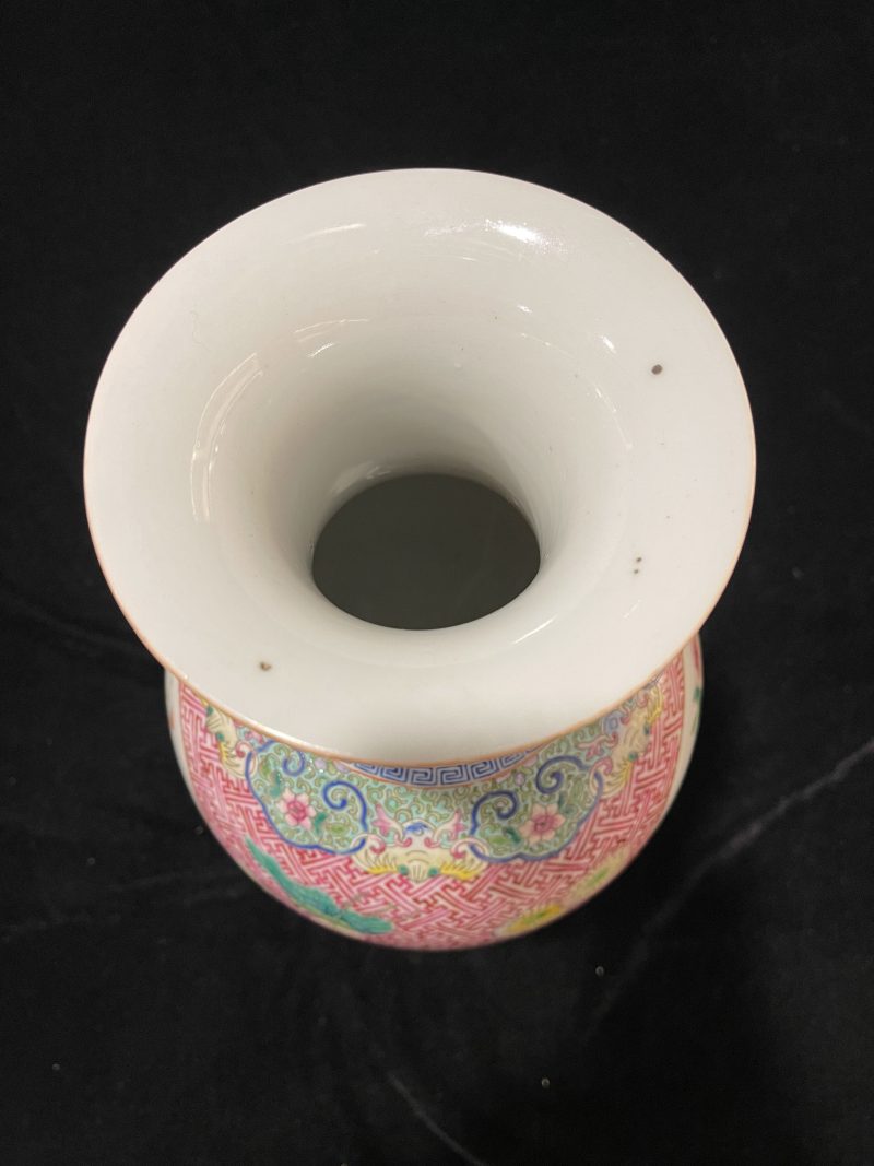清乾隆 粉彩开窗花鸟观音瓶 - 图8