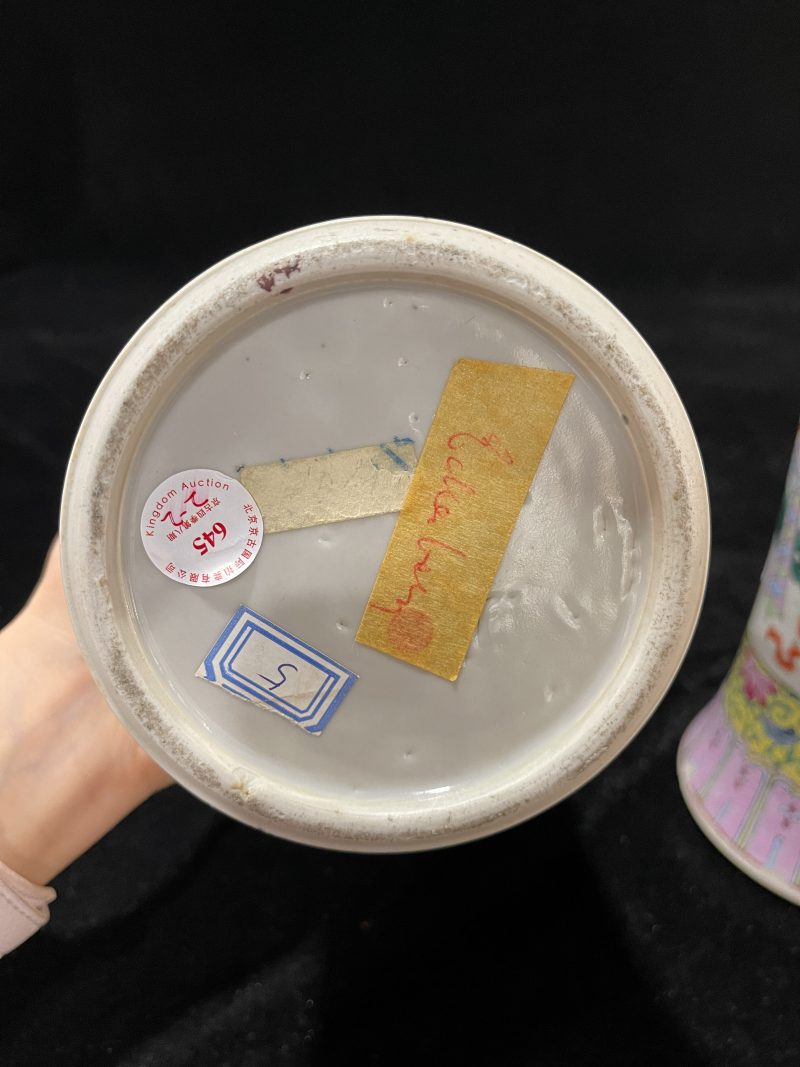 清 粉彩博古图花觚一对 - 图8
