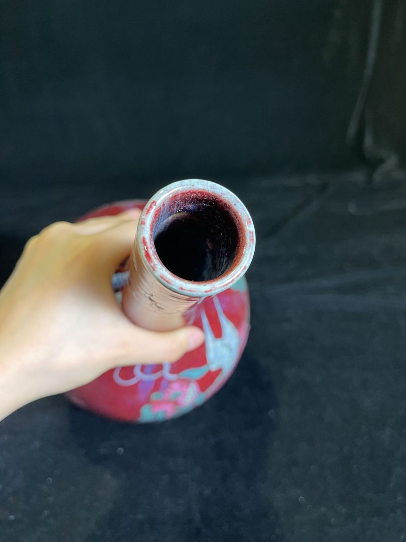 清 红釉加彩瑞兽纹胆瓶 - 图4