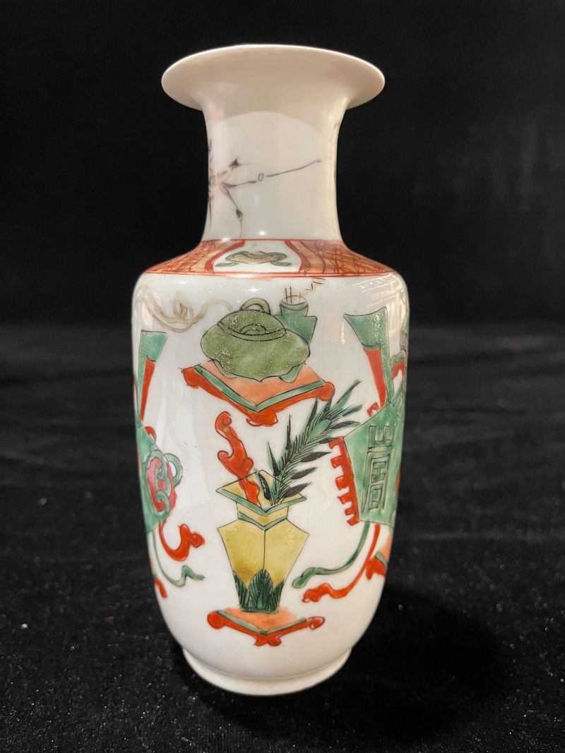 清康熙 五彩博古纹棒槌瓶 - 图3