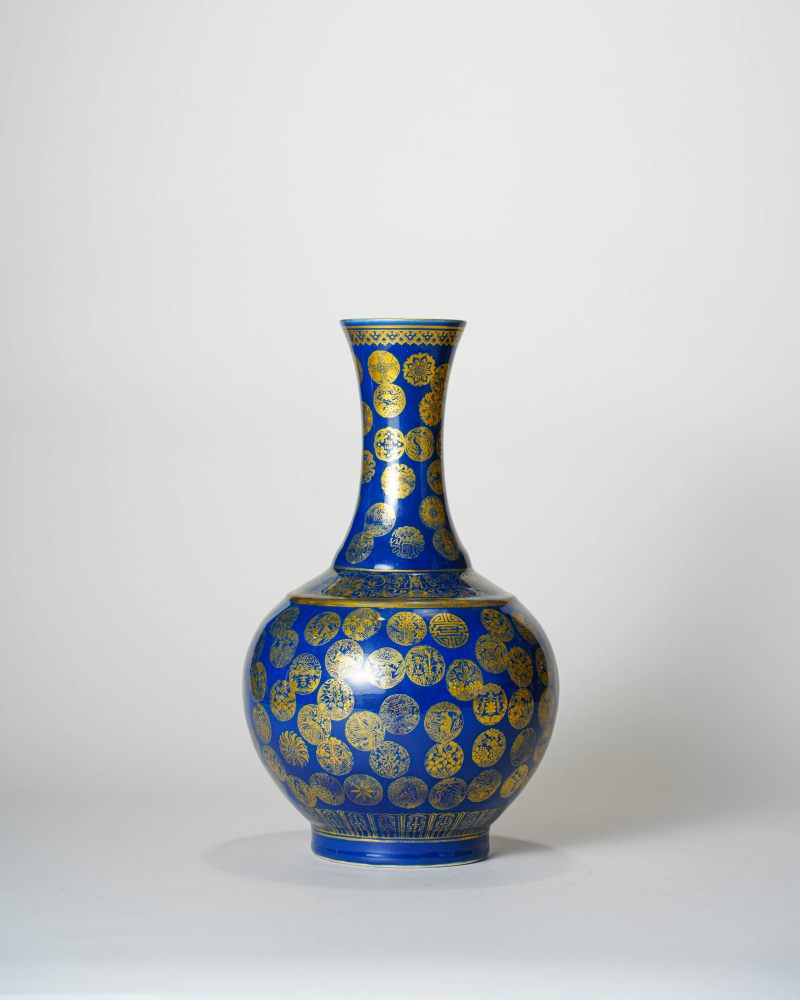 清光绪 霁蓝釉描金皮球花纹赏瓶 - 图1