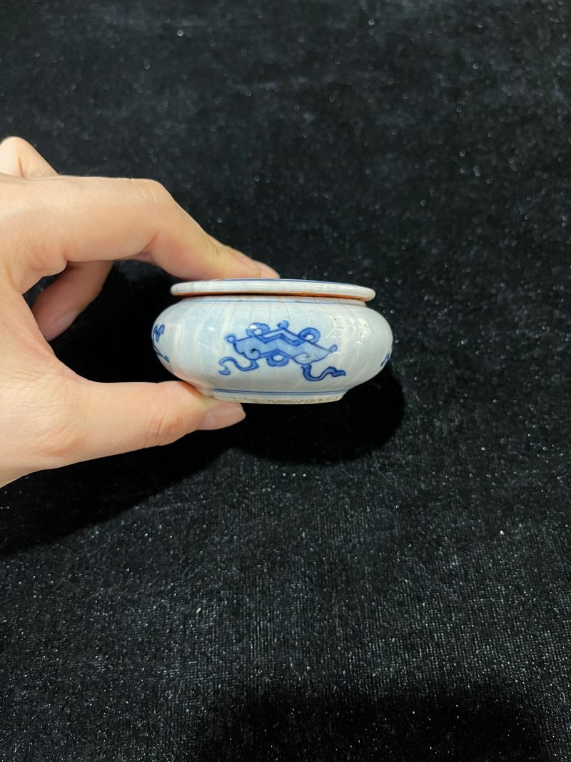 清康熙 桨胎青花博古纹盖盒 - 图4