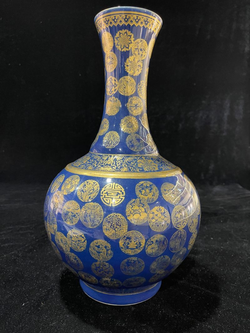 清光绪 霁蓝釉描金皮球花纹赏瓶 - 图2