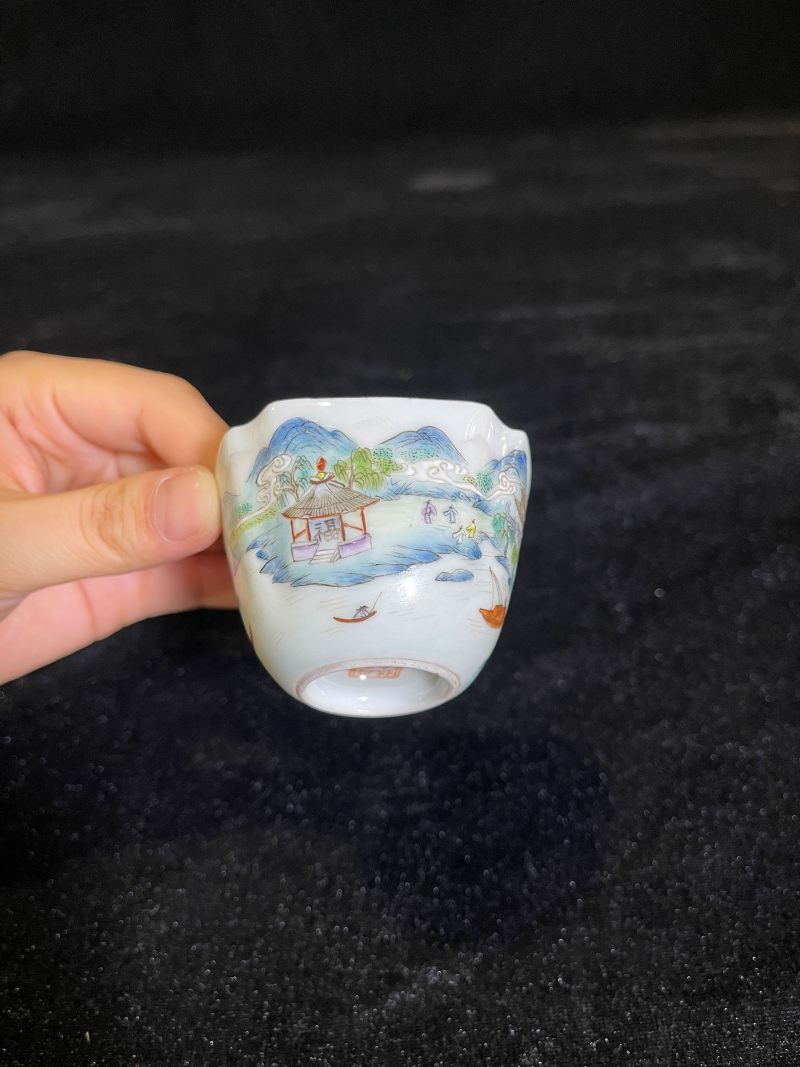 清中期 粉彩人物诗文倭角杯 - 图2