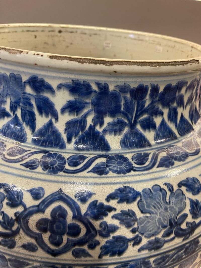 清康熙 青花痕都斯坦纹样大丰肩罐 - 图3