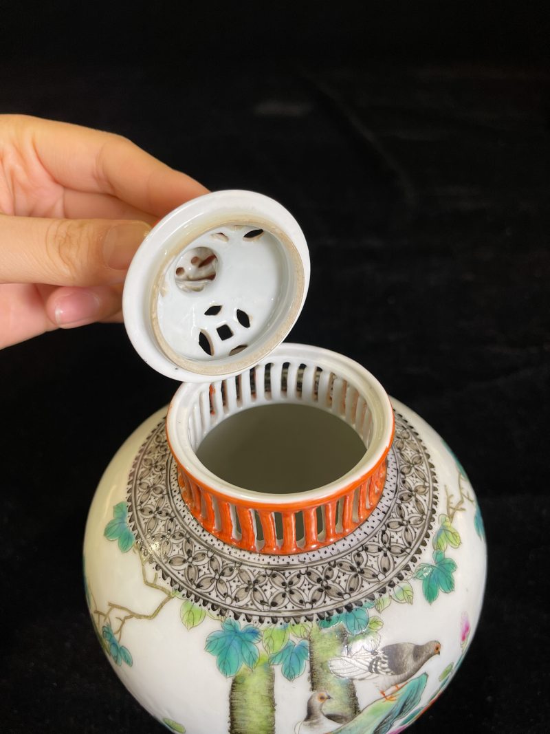 民国 粉彩洞石花鸟纹瓶 - 图4
