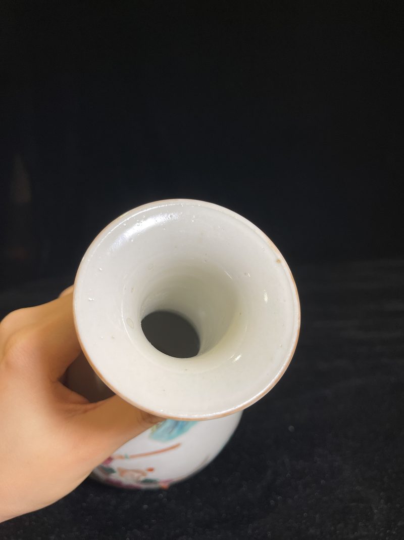 清中期 粉彩刀马纹玉壶春瓶 - 图4