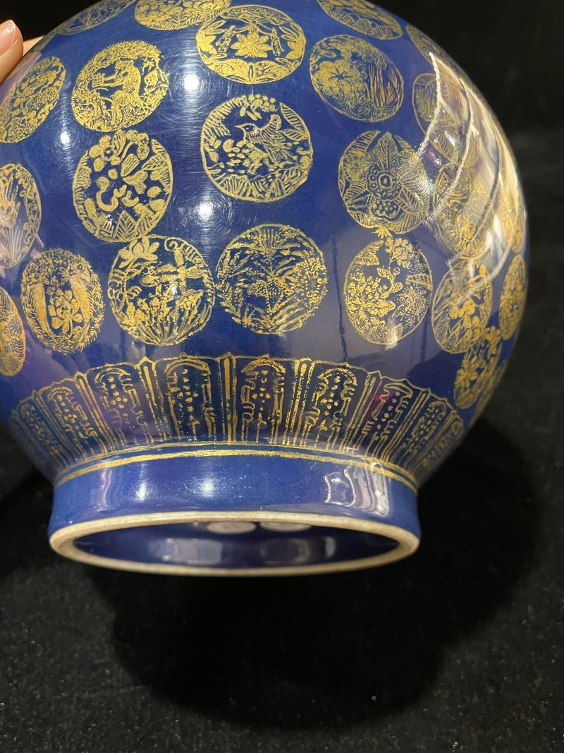 清光绪 霁蓝釉描金皮球花纹赏瓶 - 图5