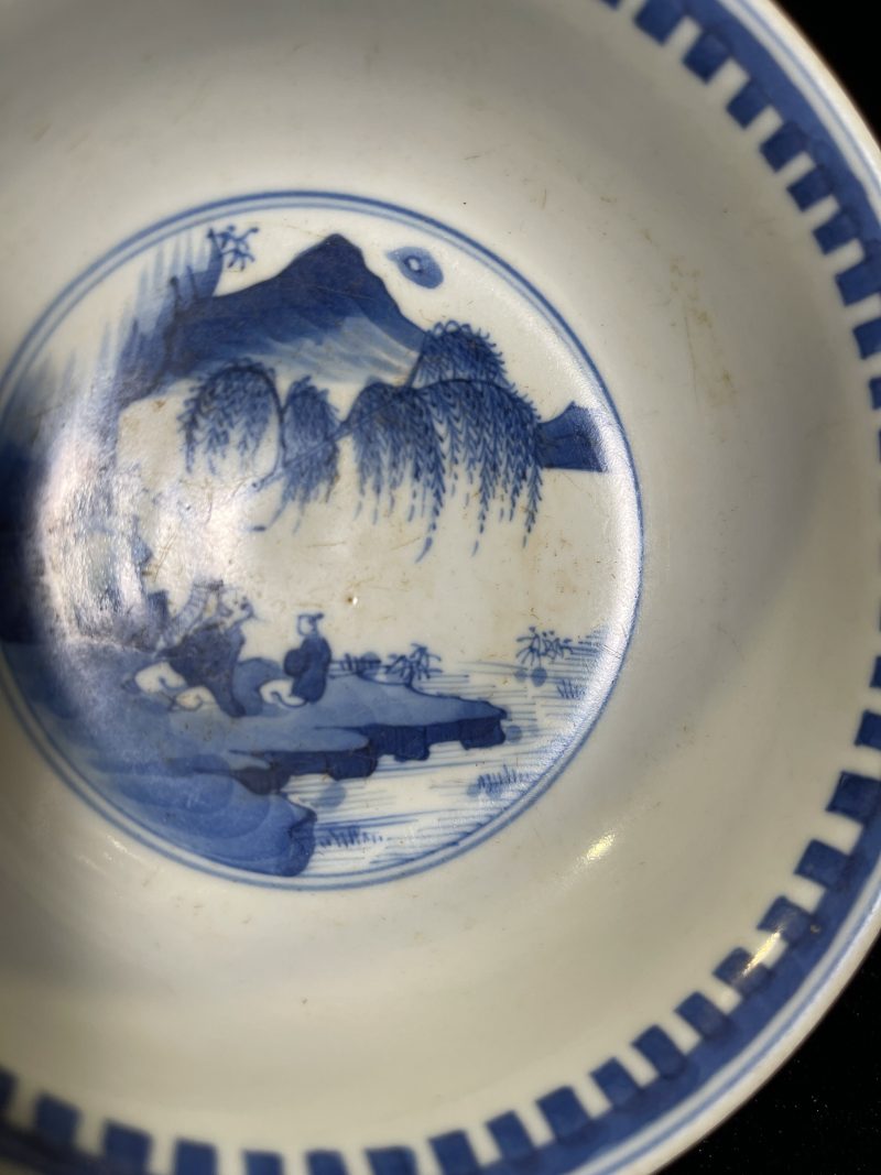 清康熙 青花人物纹卧足碗 - 图4