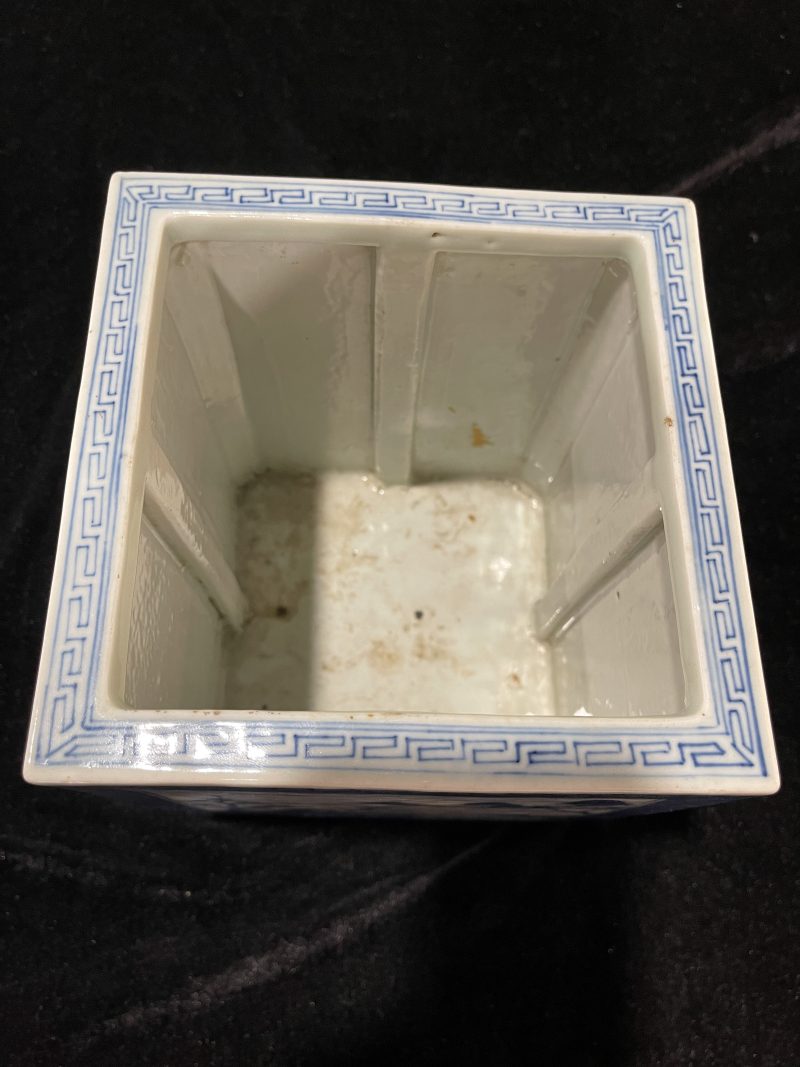 清嘉庆 青花山水诗文四方大笔筒 - 图4