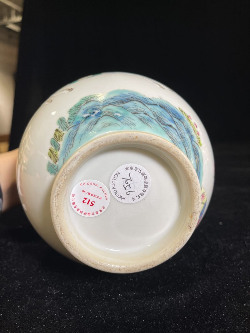 清中期 粉彩刀马纹玉壶春瓶 - 图5