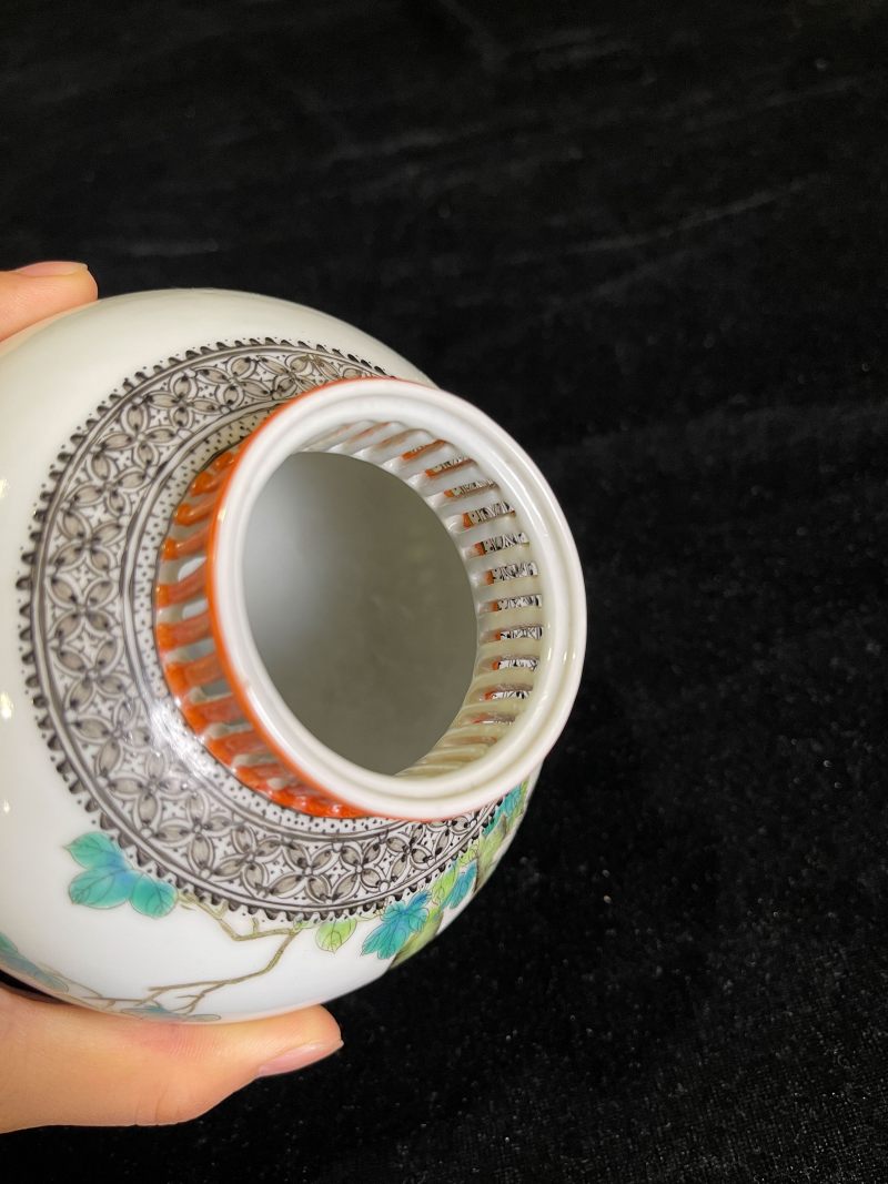 民国 粉彩洞石花鸟纹瓶 - 图5