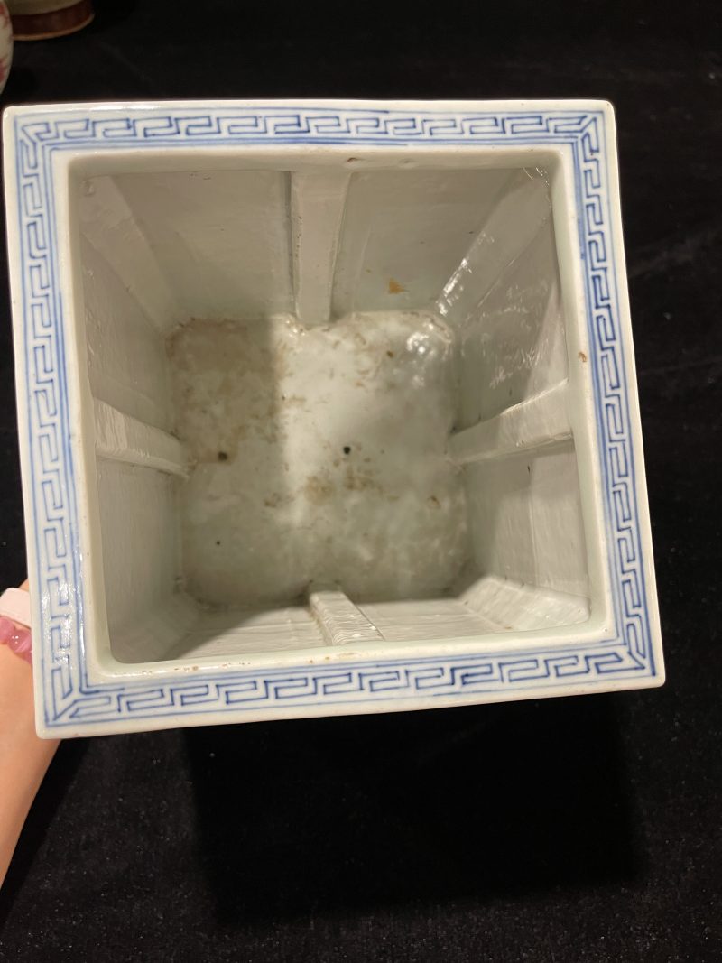 清嘉庆 青花山水诗文四方大笔筒 - 图5