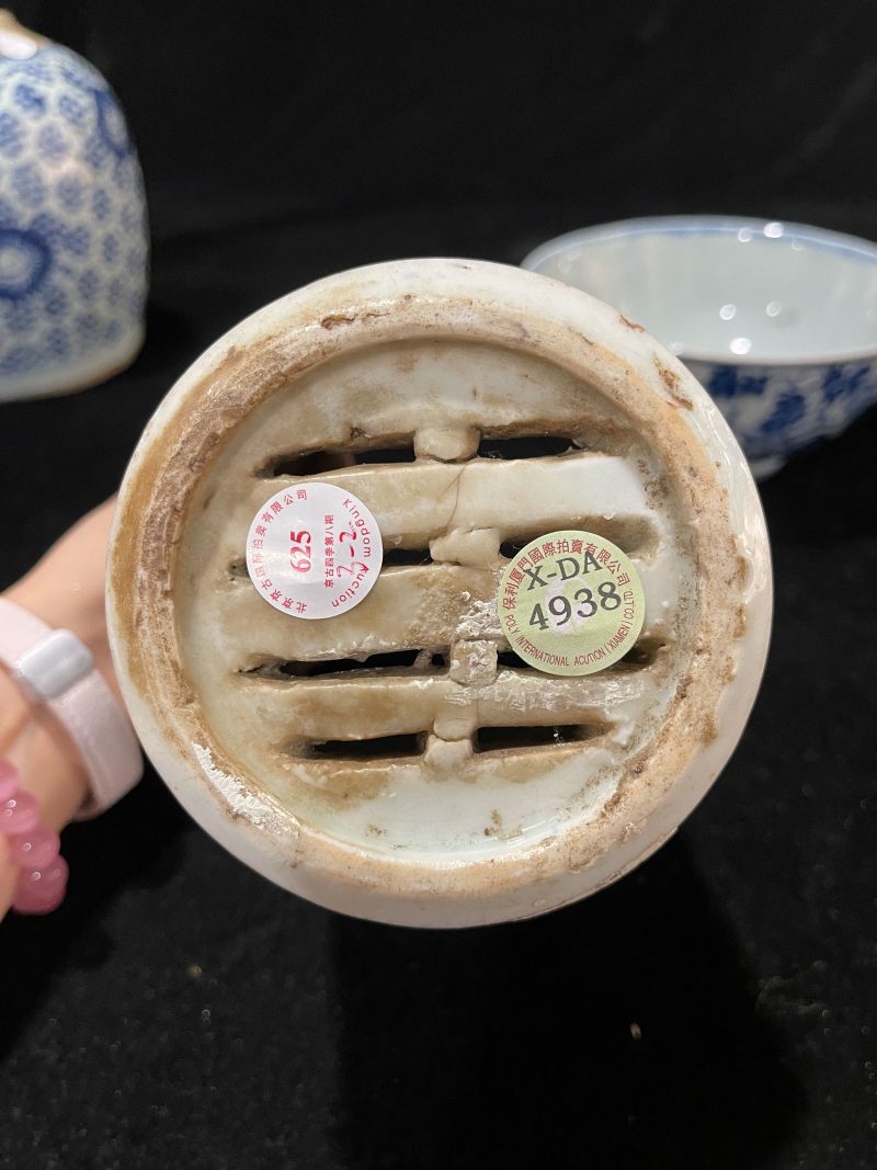 清 青花山水纹香炉、花卉纹碗、龙凤纹小瓶一组3件 - 图10