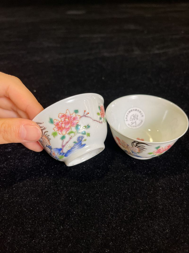 清雍正 粉彩鸡缸杯一对 - 图3