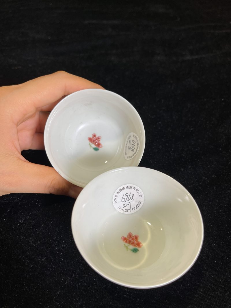 清雍正 粉彩鸡缸杯一对 - 图4
