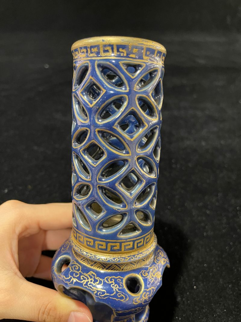 清乾隆 霁蓝釉描金钱纹连座香插 - 图3