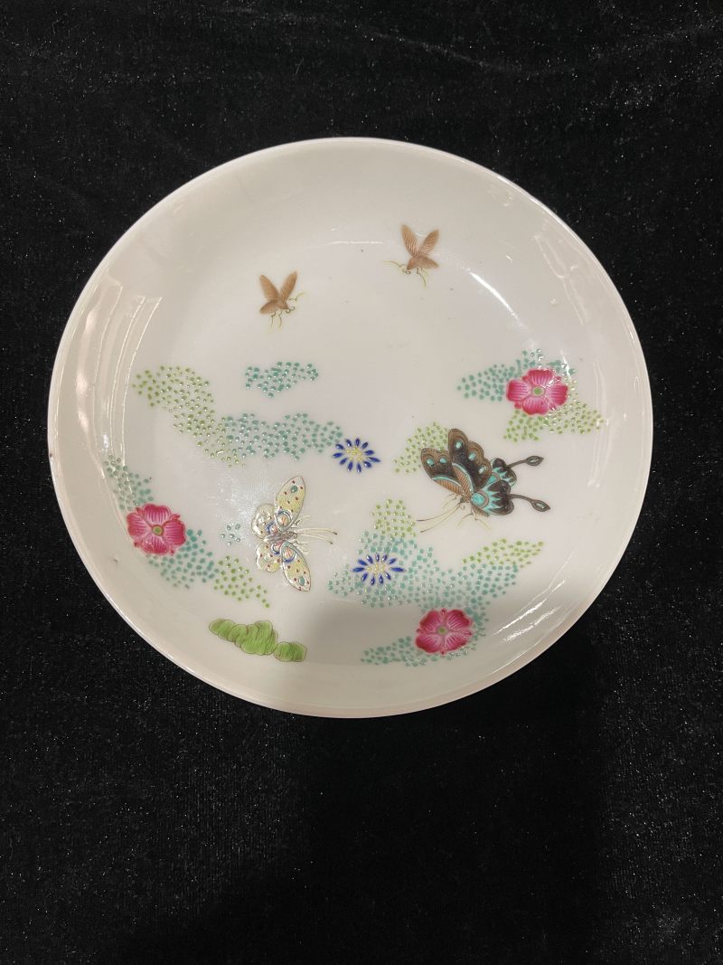 清道光 粉彩花蝶纹盘 - 图2