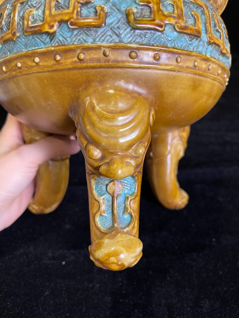 清光绪 仿古铜釉三足朝天耳炉 - 图7