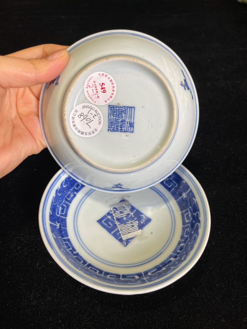 清乾隆 青花拐子龙纹盘一对 - 图5