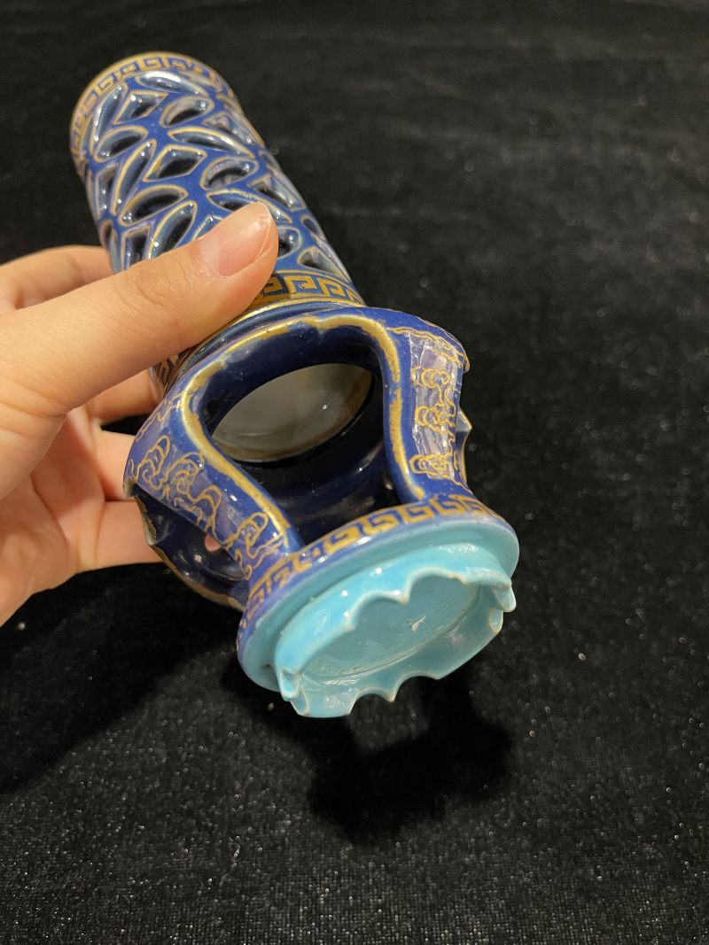 清乾隆 霁蓝釉描金钱纹连座香插 - 图5