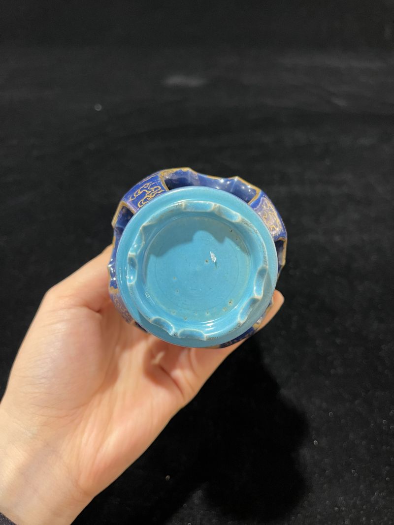 清乾隆 霁蓝釉描金钱纹连座香插 - 图6