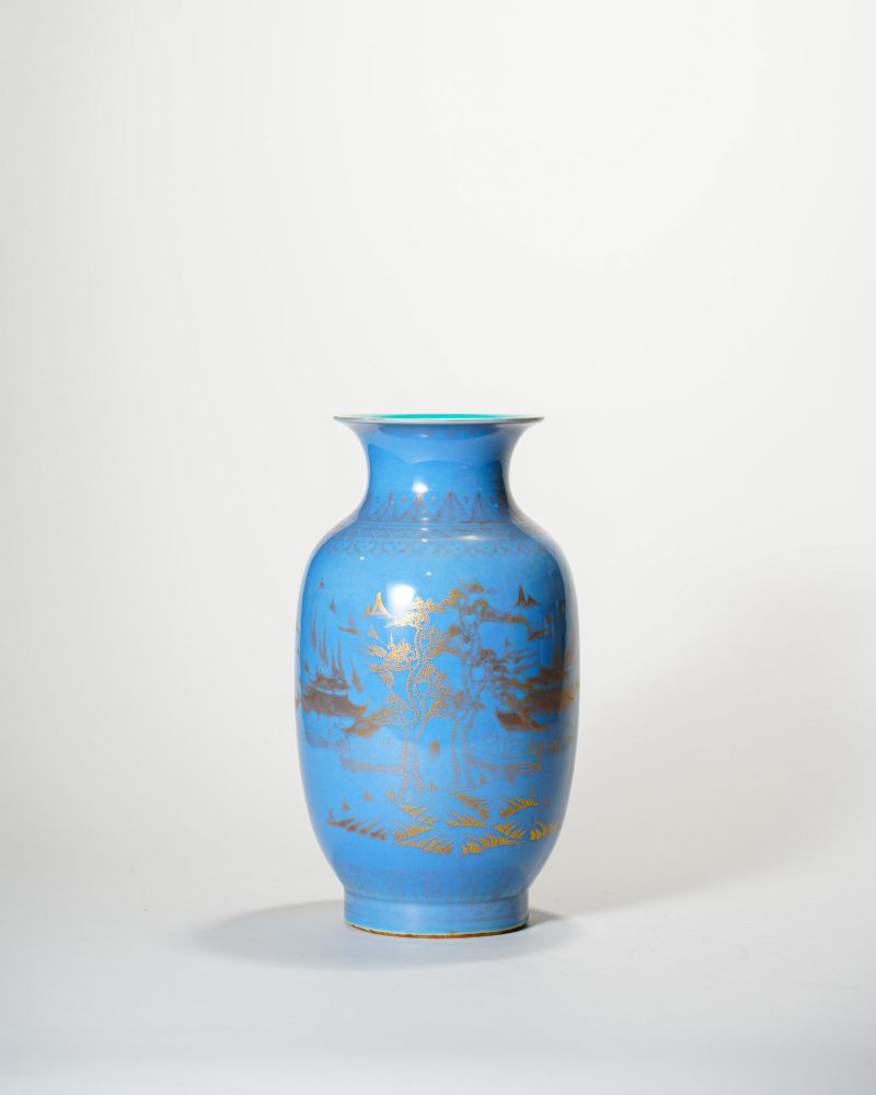 清中期 蓝釉描金山水灯笼瓶
