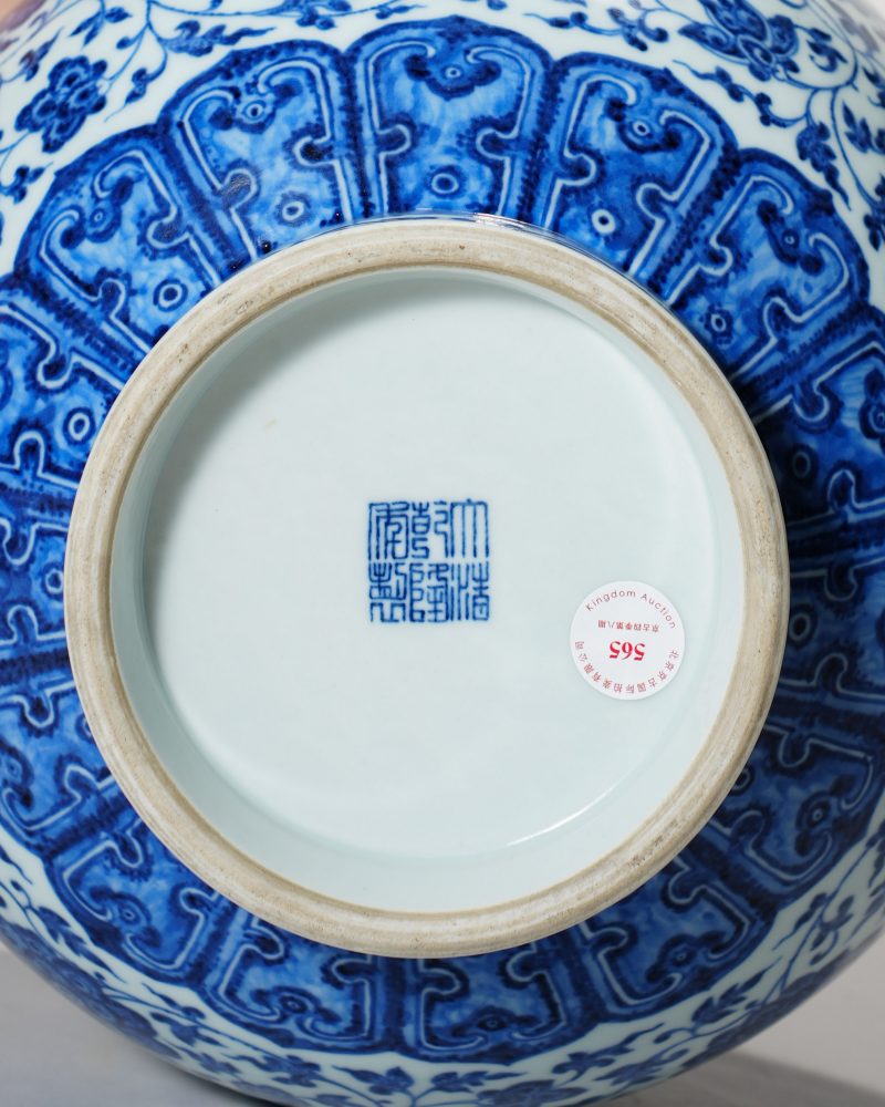 清乾隆 青花缠枝莲纹赏瓶 - 图2